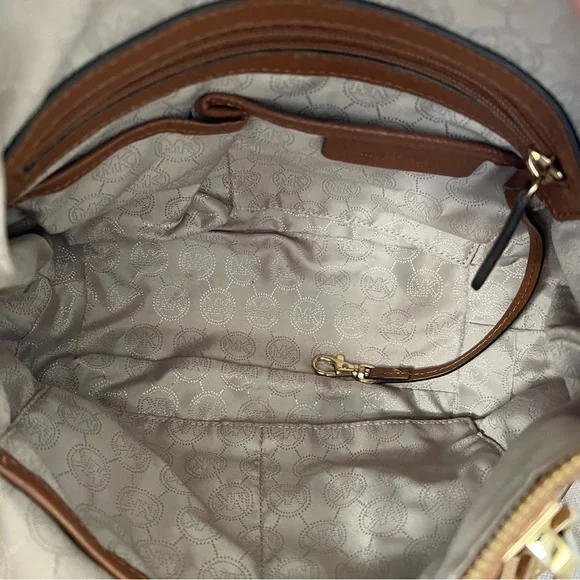 Authentic Michael Kors Leather Crossbody Shoulder Bag - Picture 6 of 10